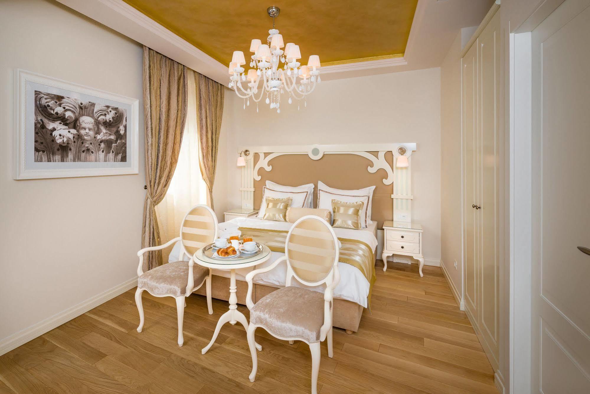Piazza Heritage Hotel Spalato Esterno foto